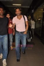 Sunil Shetty snapped in Mumbai Airport on 29th July 2011 (23).JPG